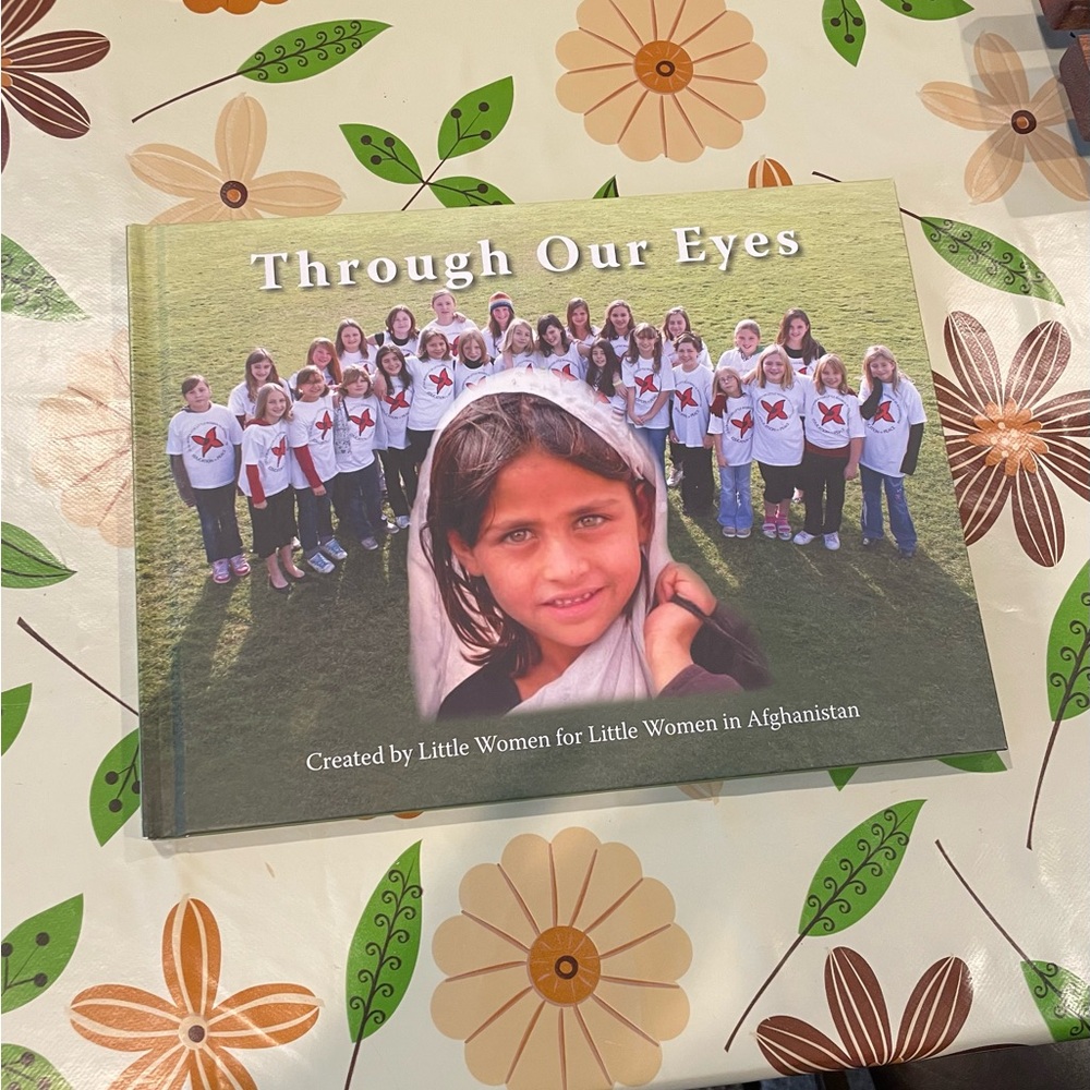 4/$20📚Through Our Eyes Book